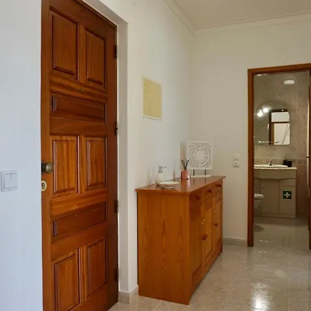 Cozy Retreat - Sunset Balcony, Wi-fi & Ac Apartamento