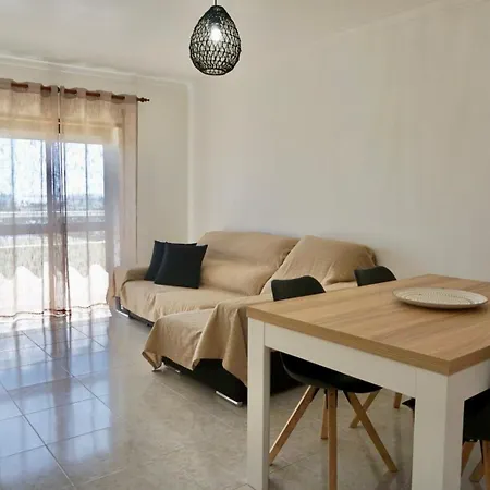 Cozy Retreat - Sunset Balcony, Wi-fi & Ac Apartamento